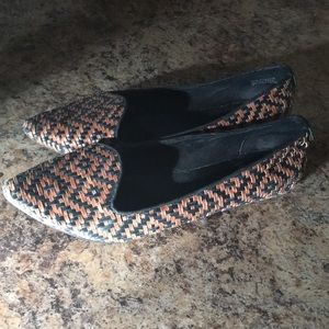 Woven flats